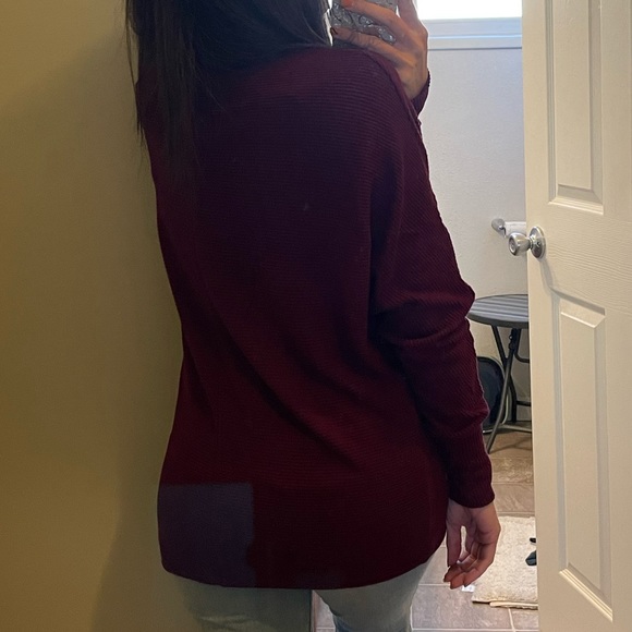 Burgundy champagne loose sweater - Picture 2 of 3